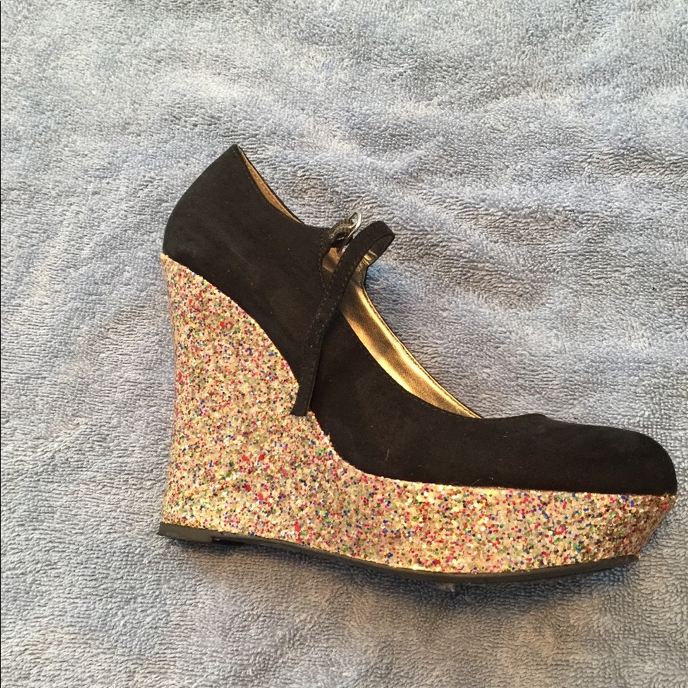Closed toe, sparkle platform shoes